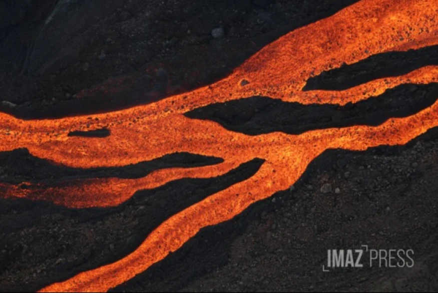 Volcan : cinquième jour d'éruption, une seule bouche éruptive reste active