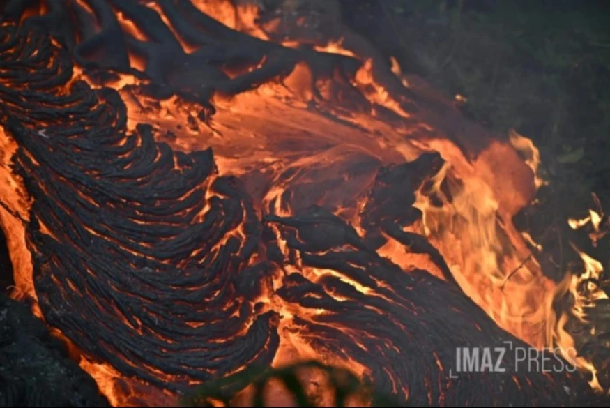 Piton de la Fournaise : la lave toujours figée à 150 mètres de la mer